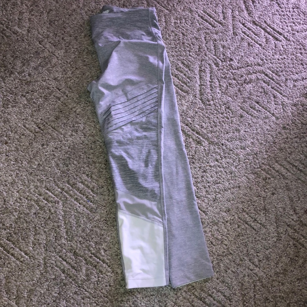 Woman’s grey/white workout leggings